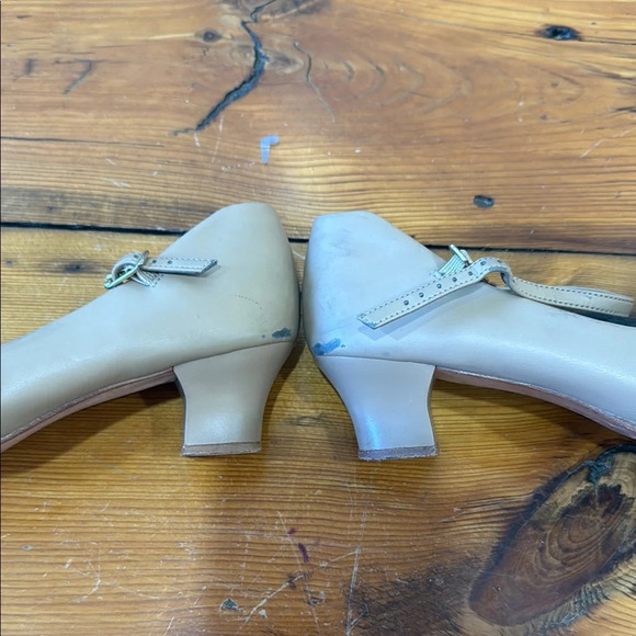 Vintage Capezio dance tan heels size 9.5 fits like 8.5 - Picture 6 of 8